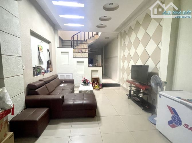 BÁN NHÀ HẺM XE HƠI, TÂN PHÚ SÁT THOẠI GỌC HẦU, 3 TẦNG, 84M2(4×21), NHỈNH 6 TỶ.