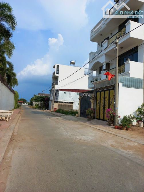 Bán gấp nền đất 1 xẹc nguyễn xiển phường trường thạnh gần vin q9