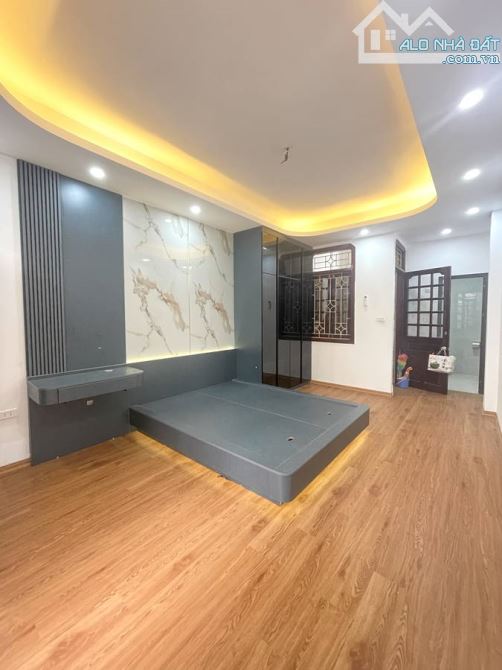 Bán nhà Kim Giang, 5 tầng, 32m2, Nhà đẹp ở ngay, nhà vừa tầm tiền, mua nhà đón tết.