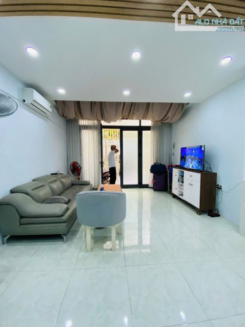 Bán nhà D1 (Nguyễn Văn Thương) - Vị trí vàng 4,2x13m - Nhà mới 5 tầng full nội thất ở ngay - 10