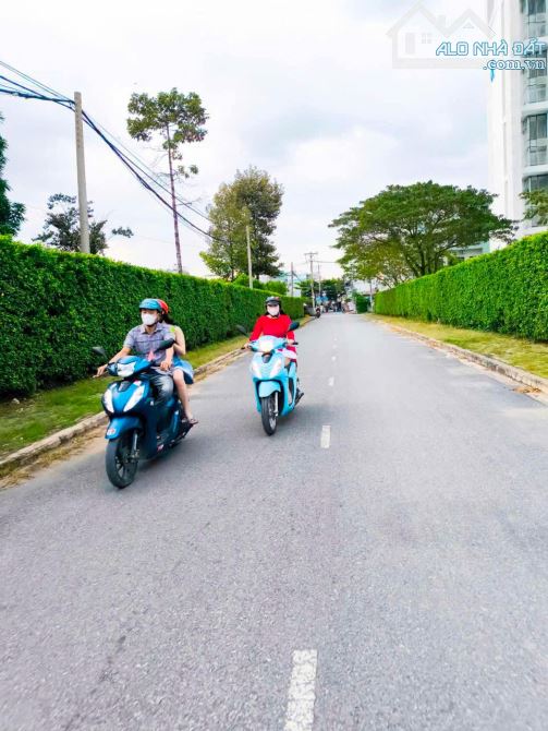 Bán gấp nền ngay trường đại học maketinh tài chính đường võ văn hát gần đường lã xuân oai - 1