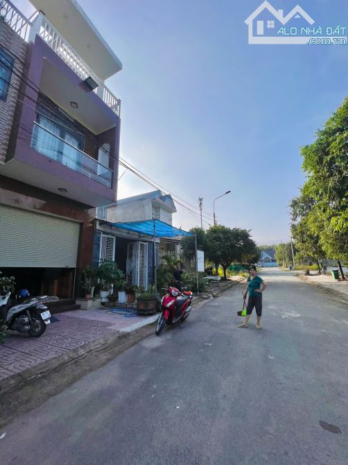 Nhà 2 lầu 1 tum diện tích 95m² riêng thổ cư 100% Gần Khu dân cư Tân Phong - 1