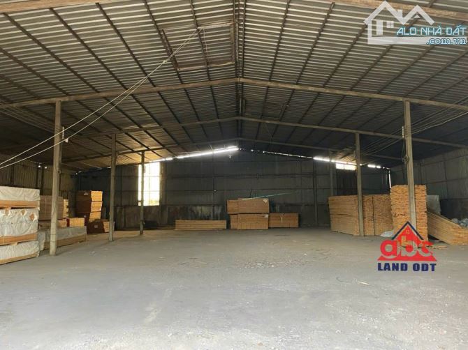 11.5 tỷ bán nhanh xưởng 1000m2 , sẵn điện 3F và đang cho thuê có dòng tiền . - 1