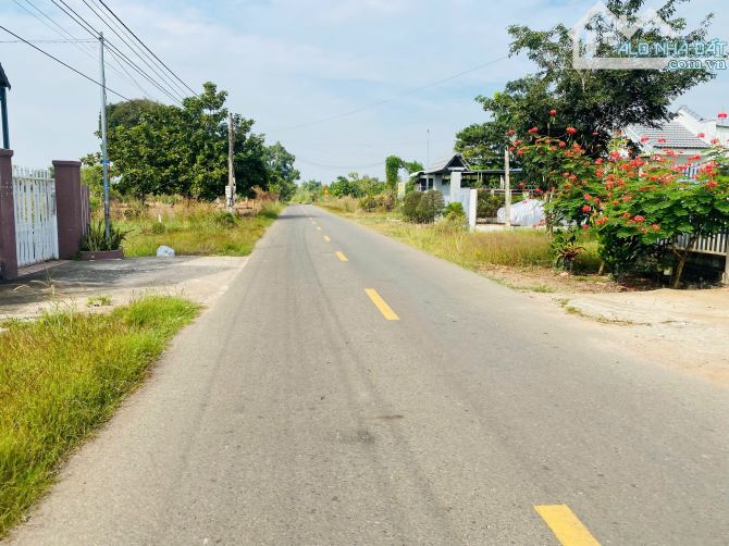 ĐẤT 2 MĂT TIỀN ĐƯỜNG NGUYỄN HUỆ ĐỐI DIỆN KHU NHÀ VƯỜN TUẤN KHẢI NGANG 6 DÀI 21 THỔ CƯ 100 - 1