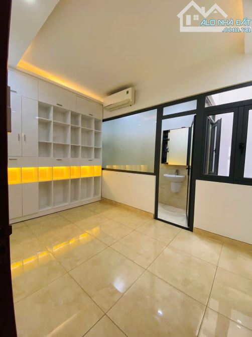 Bán nhà D1 (Nguyễn Văn Thương) - Vị trí vàng 4,2x13m - Nhà mới 5 tầng full nội thất ở ngay - 15