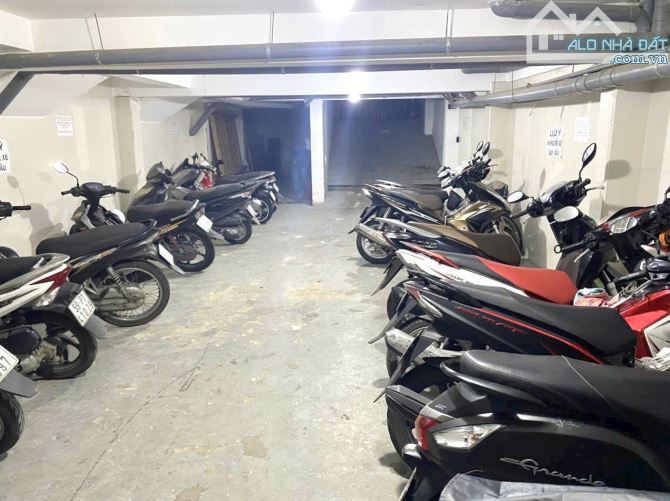 Tòa nhà CHDV Bạch Đằng,7m x 23m,góc 2 mặt hẻm lớn,18 phòng thu nhập 130tr/th chỉ 22,7ty - 2