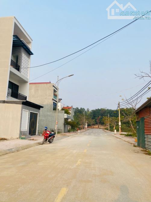 Bán đất khu  Đồng Hin, Lai Sơn, Đồng Tâm, Vĩnh Yên  VIEW VƯỜN HOA G.iá: 2,4x tỷ. - 2