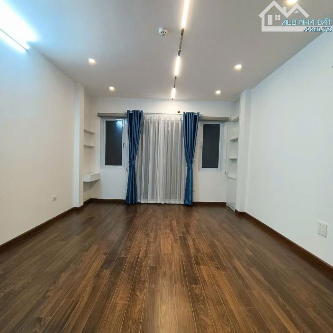 TRUNG TÂM CẦU GIẤY - NHÀ ĐẸP LONG LANH - GẦN PHỐ - TIỆN ÍCH NGẬP TRÀN - 33M2, 5 TẦNG - 3
