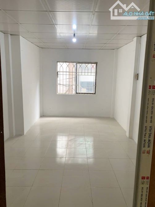 Bán nhà Tân Phú, Khuông Việt, 42m2, sát hẻm xe hơi, giáp quận 11, nhỉnh 3 tỷ. - 3