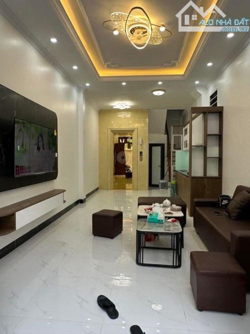 Bán nhà CẦU DIỄN,TỪ LIÊM. DT 37m2 X 5T. KINH DAONH-Ô TÔ-SỔ VUÔNG ĐẸP. CHỈ 5 TỶ HƠN - 4