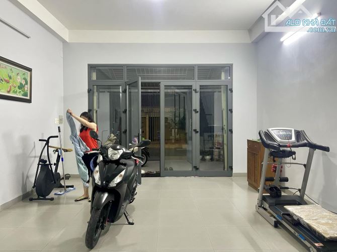 QUẬN 8 - NHÀ MT ĐƯỜNG SỐ PHẠM ĐỨC SƠN VIEW CÔNG VIÊN Ô TÔ ĐỖ NGÀY ĐÊM - 4 TẦNG - 9,7 TỶ - 5