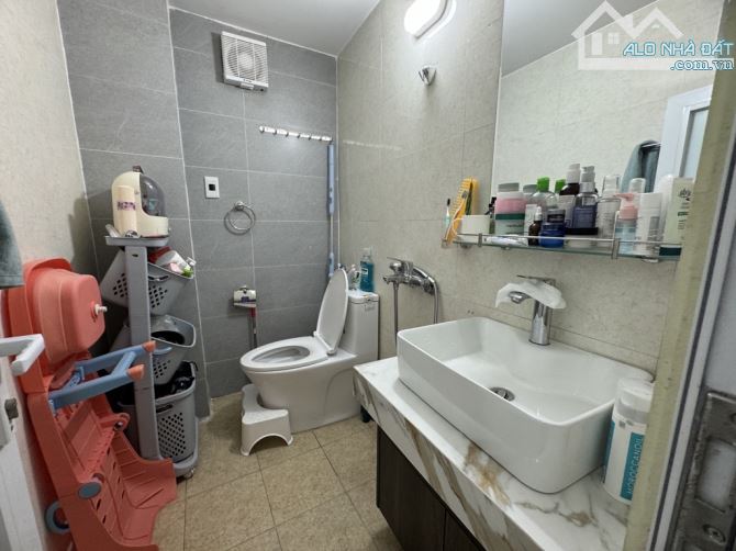 Bán nhà riêng tại Mỹ Đình, 9 tỷ, 50m2, 3PN, 3WC, gần phố, gần ô tô, giá siêu hời chỉ 9 tỷ. - 9