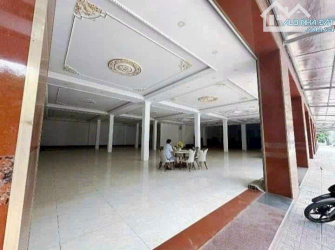 Cho thuê nhà góc 2 mặt tiền khu dân cư Ngân Thuận dt 1600m2 có 1 lầu