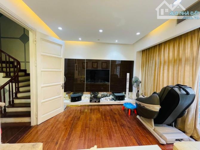 Bán nhà ngõ 1 Phạm Tuấn Tài 65m², ngõ 3 ô tô tránh nhau, thang máy nhập khẩu, 18.99 tỷ