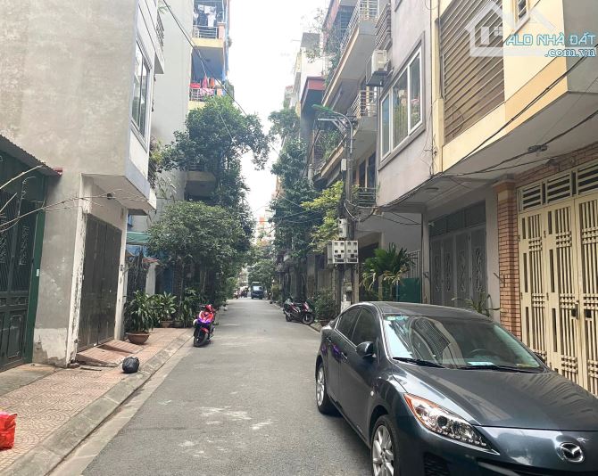 Bán nhà Thành Thái 60m², vỉa hè ô tô đỗ ngày đêm, 3 bước ra công viên Cầu Giấy, 18 tỷ