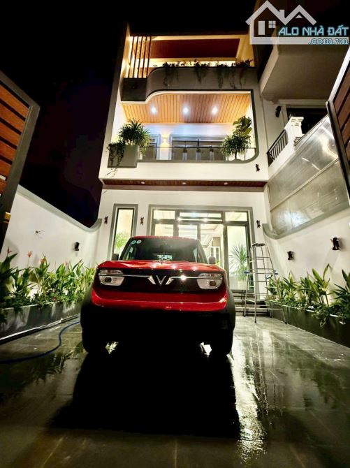 Nhà Mới Đẹp Đón Tết Mặt Tiền Đường Cổ Loa. P2. 73m2. Ngang 5,5m. 3 Tầng. 4PN. Giá 10,5 Tỷ