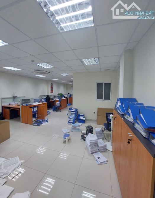 Cho thuê văn phòng: 30m giá 6tr; 80m giá 16tr; 150m giá 30tr. Phố Huế - 11
