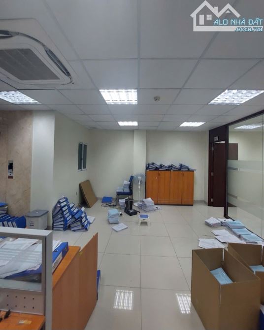 Cho thuê văn phòng: 30m giá 6tr; 80m giá 16tr; 150m giá 30tr. Phố Huế - 13