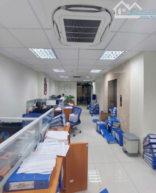 Cho thuê văn phòng: 30m giá 6tr; 80m giá 16tr; 150m giá 30tr. Phố Huế - 15