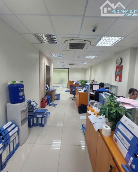 Cho thuê văn phòng: 30m giá 6tr; 80m giá 16tr; 150m giá 30tr. Phố Huế - 16