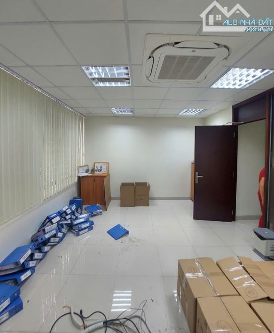 Cho thuê văn phòng: 30m giá 6tr; 80m giá 16tr; 150m giá 30tr. Phố Huế - 17
