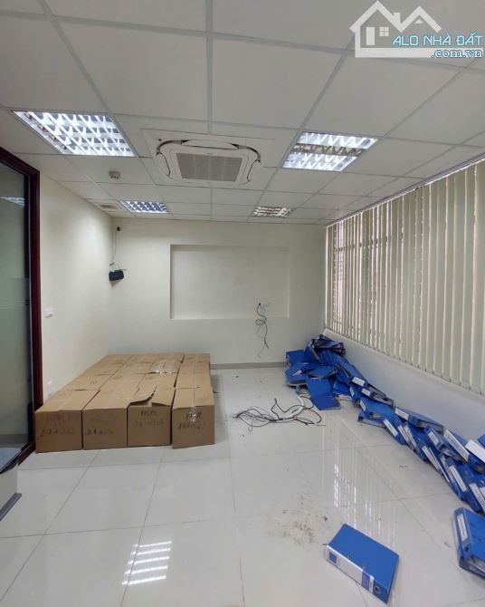Cho thuê văn phòng: 30m giá 6tr; 80m giá 16tr; 150m giá 30tr. Phố Huế - 18