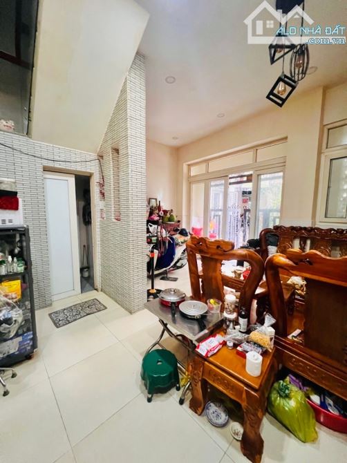 Bán Nhà Bình Thạnh - Nhà 4 Tầng - sát Mặt Tiền - DT: 32m2 - Tặng nội thất - chỉ 5,x t ỷ - 2