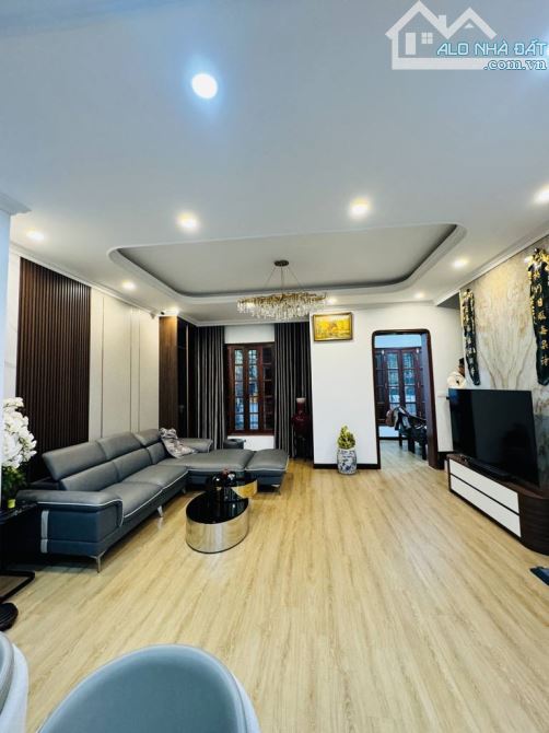 NHÀ #CẦU_GIẤY - 102M2 - MT:5M - SH QUAY ĐẦU TRƯỚC NHÀ - NGÕ THÔNG - GẦN PHỐ  - GIÁ ĐẦU TƯ - 2