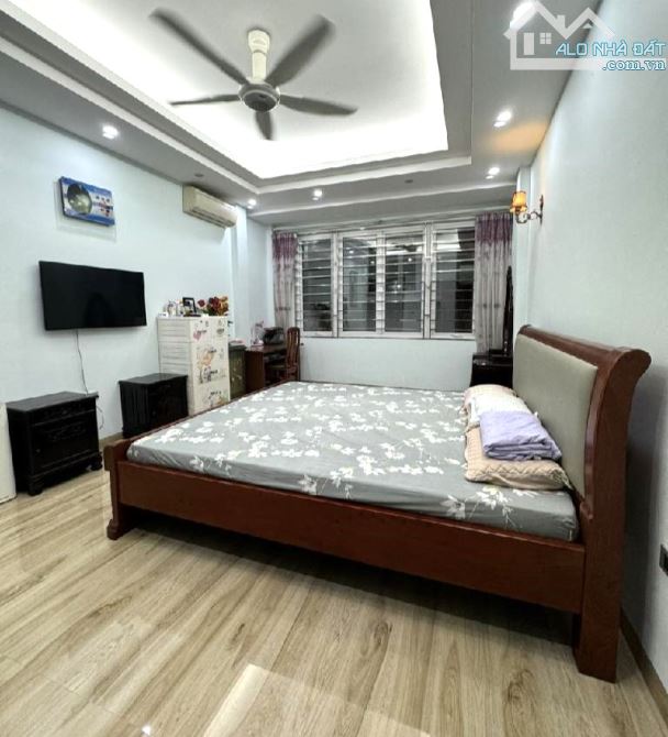 Bán nhà 68 Cầu Giấy: 58m², view hồ điều hòa, ô tô Mercedes GLC đỗ cửa, 15.6 tỷ - 3