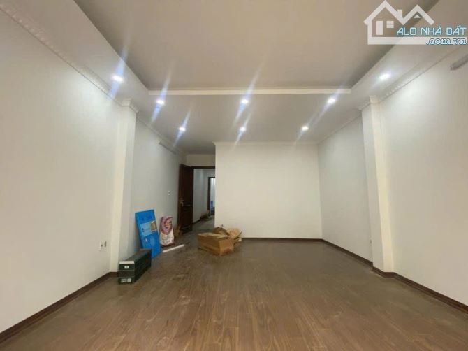 🎁 BÁN NHÀ BỒ ĐỀ 60M2 ,mt4 mới keng ô tô đỗ cửa , thang máy nội thất xịn 13,8 tỷ - 3