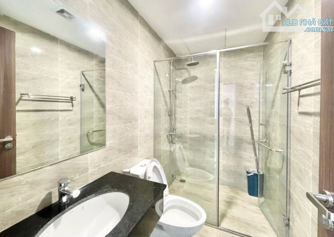 Cho thuê văn phòng: 30m giá 6tr; 80m giá 16tr; 150m giá 30tr. Phố Huế - 3