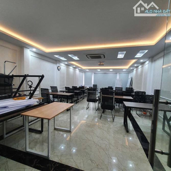 Cho thuê nhà phố Dương Quảng Hàm, Diện tích 90m2 x 6 tầng xây thông sàn, lô góc - 4