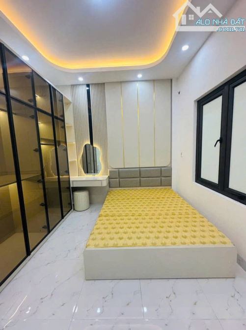 Bán nhà Kim Giang, Hoàng Mai, ngõ đẹp 15m ra ô tô tránh  DT: 35m2 x 4,5 tầng, giá : 6,6 tỷ - 4