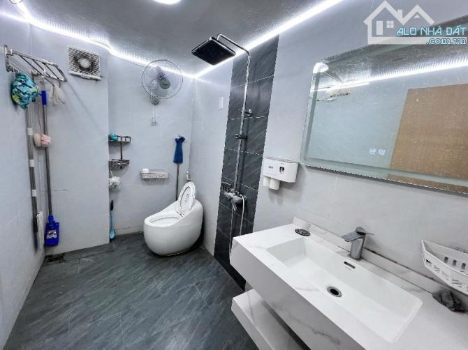 Bán nhà Dương Quảng Hàm - Cầu Giấy - 50m2, 6 tầng, mặt tiền 5.4 m, 10 tỷ - 4