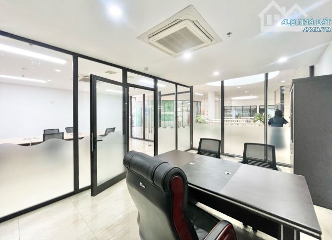 Cho thuê văn phòng: 30m giá 6tr; 80m giá 16tr; 150m giá 30tr. Phố Huế - 5