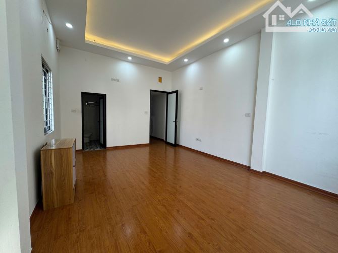 Bán nhà Ngọc Thụy, ô tô đỗ cửa, về ở ngay, 55m2, 4 tầng, măt tiền 4m, 8.45 tỷ - 8