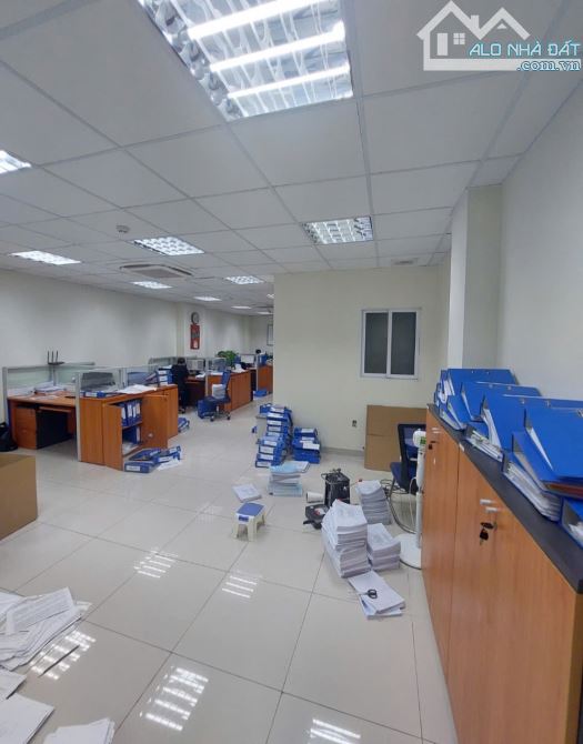 Cho thuê văn phòng: 30m giá 6tr; 80m giá 16tr; 150m giá 30tr. Phố Huế - 9