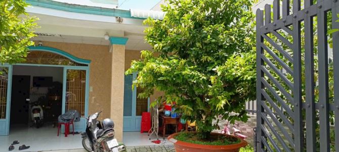 Chủ cần bán căn nhà Cấp 4 - 250 m² -mặt tiền gần Trịnh Thị Miếng Hóc Môn giá rẻ chỉ 4.5 tỷ