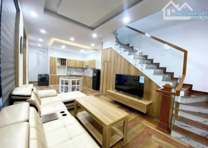 Bán nhà mặt tiền Nguyễn Thị Minh Khai P8 VT 1T3L 6PN hồ bơi, nội thất cao cấp. Giá 12 tỷ T