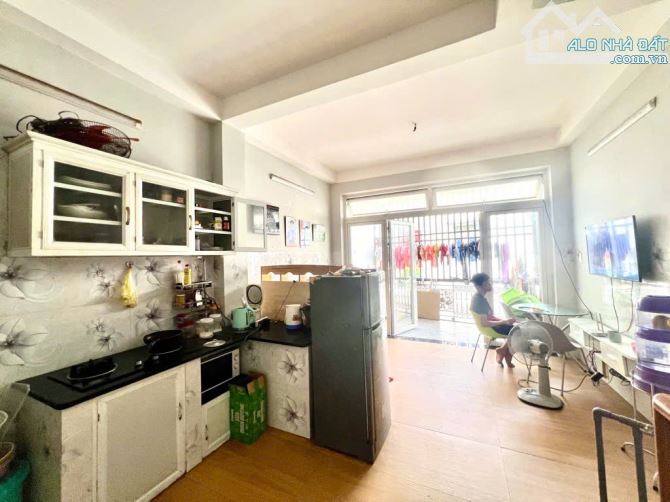 Nhà 3 tầng ngay Vạn Phúc City, hẻm oto, 4pn ngang 4.15m giá 5,8ty TL