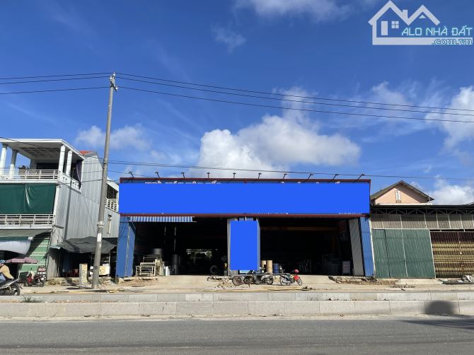 Bán mặt tiền đường Phạm Văn Đồng