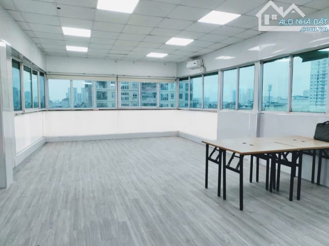 Cho thuê văn phòng giao Lê Văn Lương siêu thoáng 70m2/sàn chỉ 10,5tr/tháng