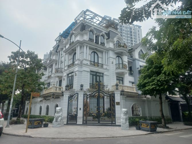 Biệt thự sân vườn Liễu Giai  - Văn Cao - Đội Cấn, 390m, 4 tầng, MT 10m - Độc nhất