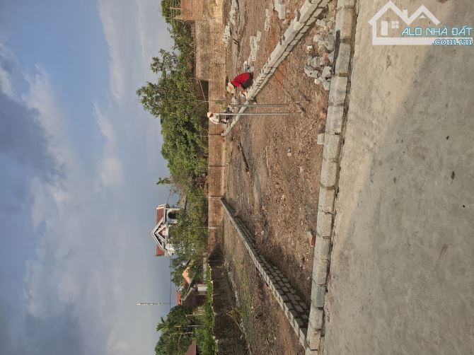 Bán đất Liên Nghĩa Văn Giang Hưng Yên Dt : 85,8m2 * 5m * 3,3 tỷ