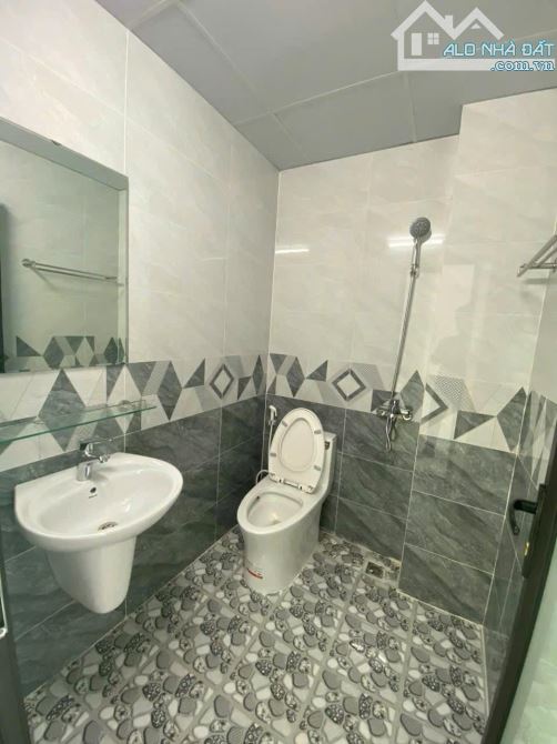 Nhỉnh 3 tỷ - nhà 45m2 4 tầng. Sân rộng 3m. Cách Đại Lộ 5p. Cách TT Hà Nội - 20p lái xe - 1