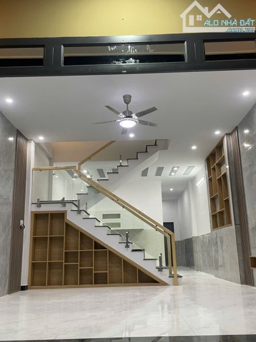 Bán gấp nhà tân cổ điển 1 trệt 1 lầu sân xe hơi KDC Tân Triều sổ riêng thổ cư 100% - 1