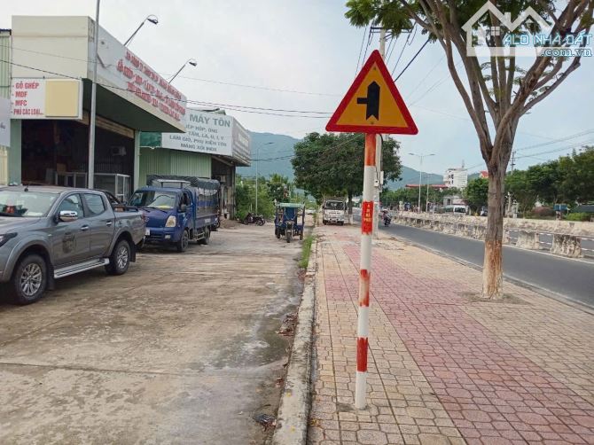 BÁN LÔ ĐẤT MẶT TIỀN ĐƯỜNG NGUYỄN TẤT THÀNH - TĐC HÒN RỚ 2 TP NHA TRANG - 239m2 ngang 10m - 1