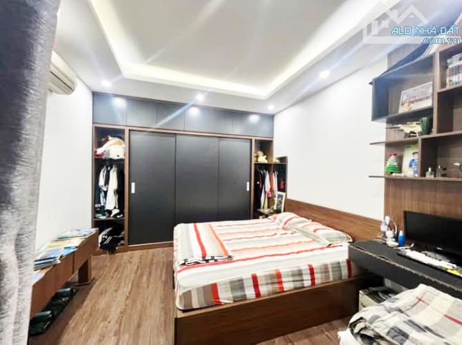 Nhà HXH Cách Mạng Tháng Tám, mặt tiền rộng, DT 5x16m, 3 tầng, giá 8.9 tỷ - 2