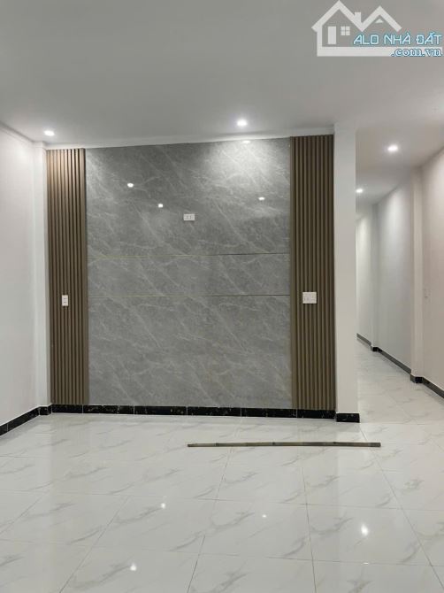 Bán gấp nhà tân cổ điển 1 trệt 1 lầu sân xe hơi KDC Tân Triều sổ riêng thổ cư 100% - 2