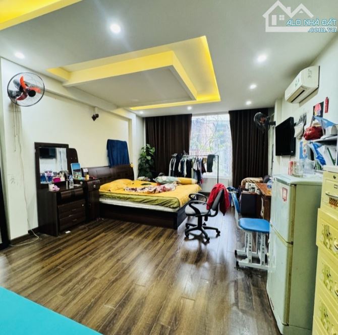 GẤP! Cần bán nhà Trung Hòa, 42m², thang máy, 3 mặt thoáng sáng, 9.55 tỷ - 2